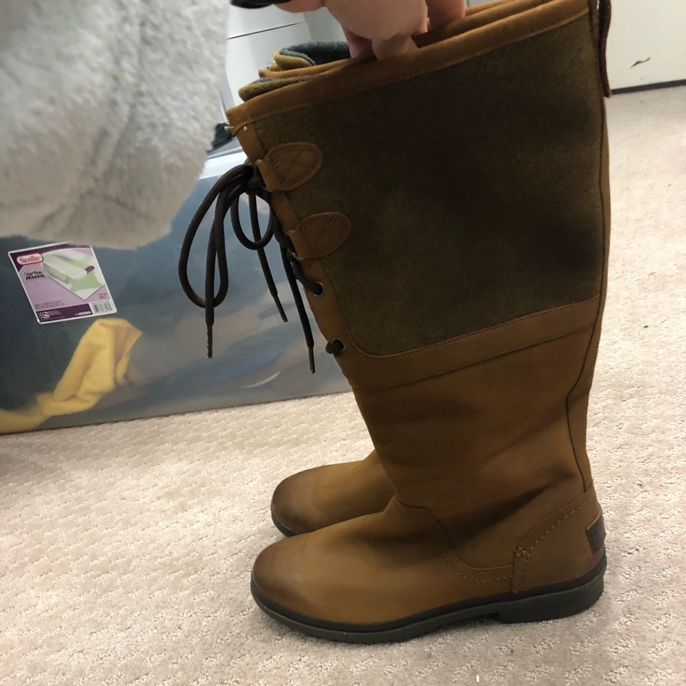 NWT UGG Elsa boot